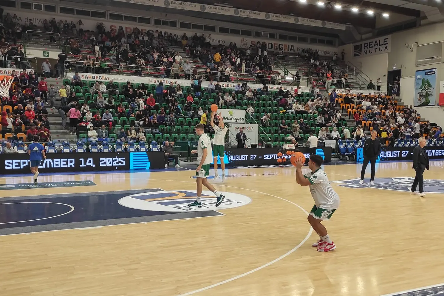 Stefano Trucchetti prova il tiro in riscaldamento (foto G. Marras)