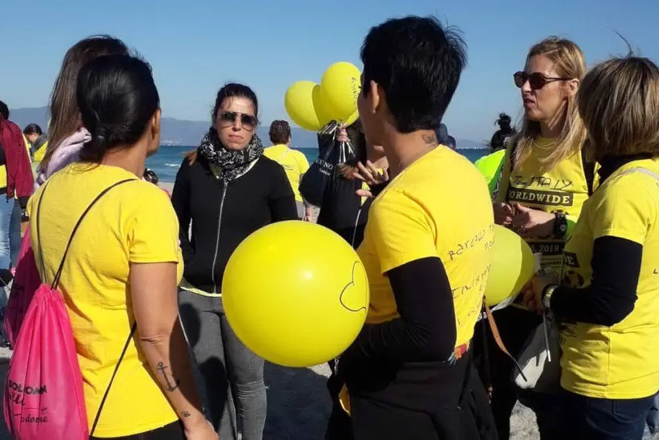 Endometriosi, decine di donne in marcia a Cagliari