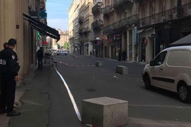 Pacco bomba a Lione: ci sono feriti. Macron: &quot;Città sotto attacco&quot;