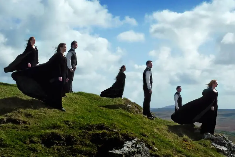 Il coro nazionale irlandese Anúna (foto concessa)
