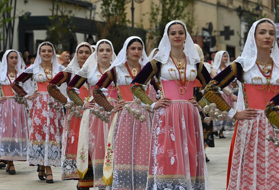 Cavalcata Sarda, pienone di turisti