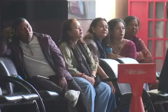 Nepal, i parenti dei dispersi attendono notizie in ospedale