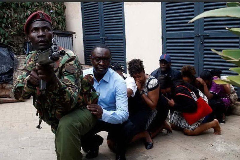 Nairobi, assalto in hotel: morti e feriti. Terroristi asserragliati con ostaggi