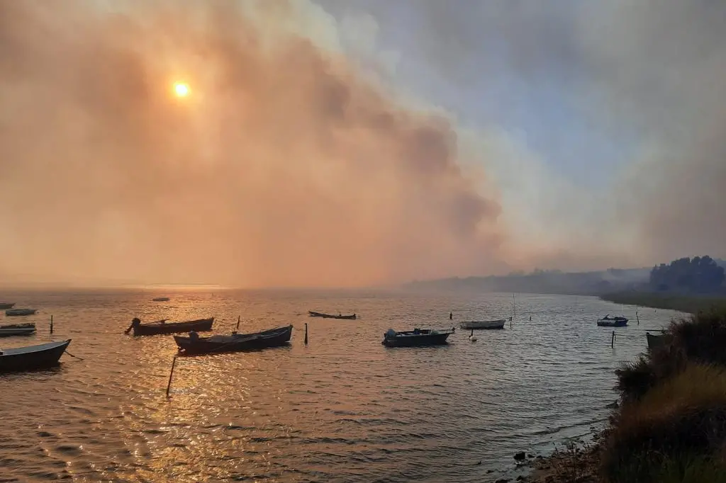 L'incendio nella zona di Portoscuso (L'Unione Sarda)