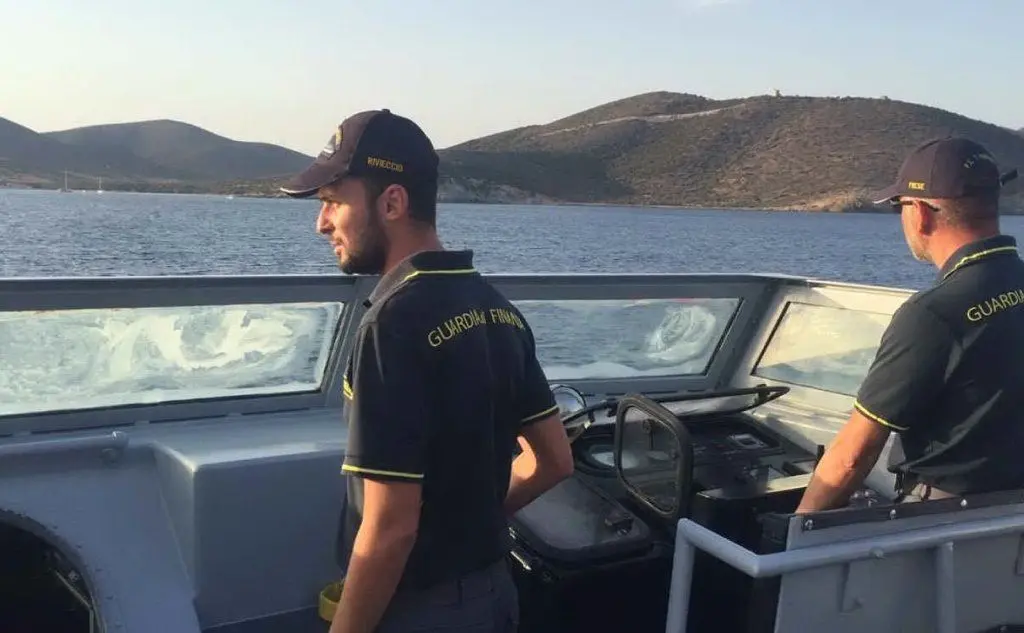 Dall'Algeria all'Isola servono 12 ore di navigazione