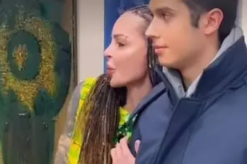 Nina Moric e il figlio Carlos (foto Instagram)