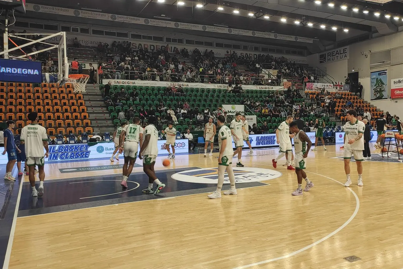 La Dinamo in riscaldamento (foto G. Marras)