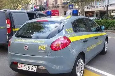 Una macchina della Guardia di finanza