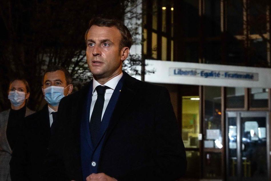 Prof decapitato vicino a Parigi: 9 fermati. Macron: &quot;Terrorismo&quot;