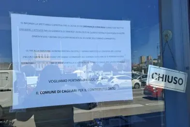 Cagliari, l'avviso all'ingresso del locale in viale Marconi