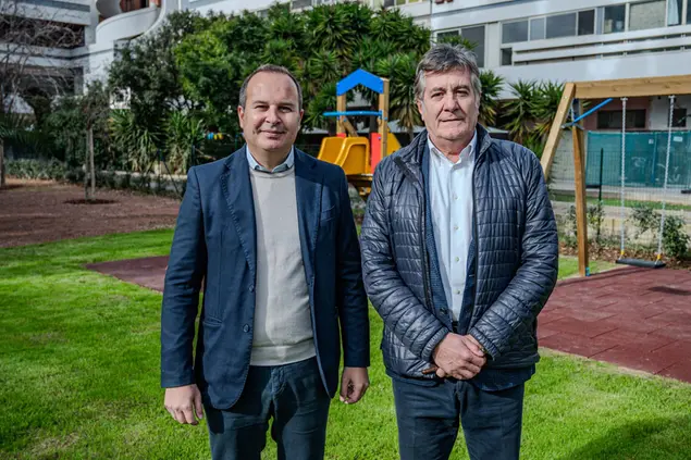 A sinistra il vice sindaco Giorgio Angius, a destra il presidente del consiglio comunale Edoardo Tocco (foto ufficio stampa)