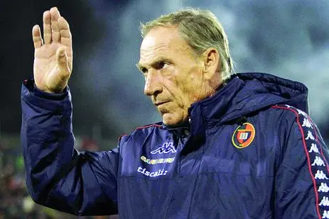 Zdenek Zeman saluta i tifosi del Cagliari\u00A0 (foto archivio L'Unione Sarda)
