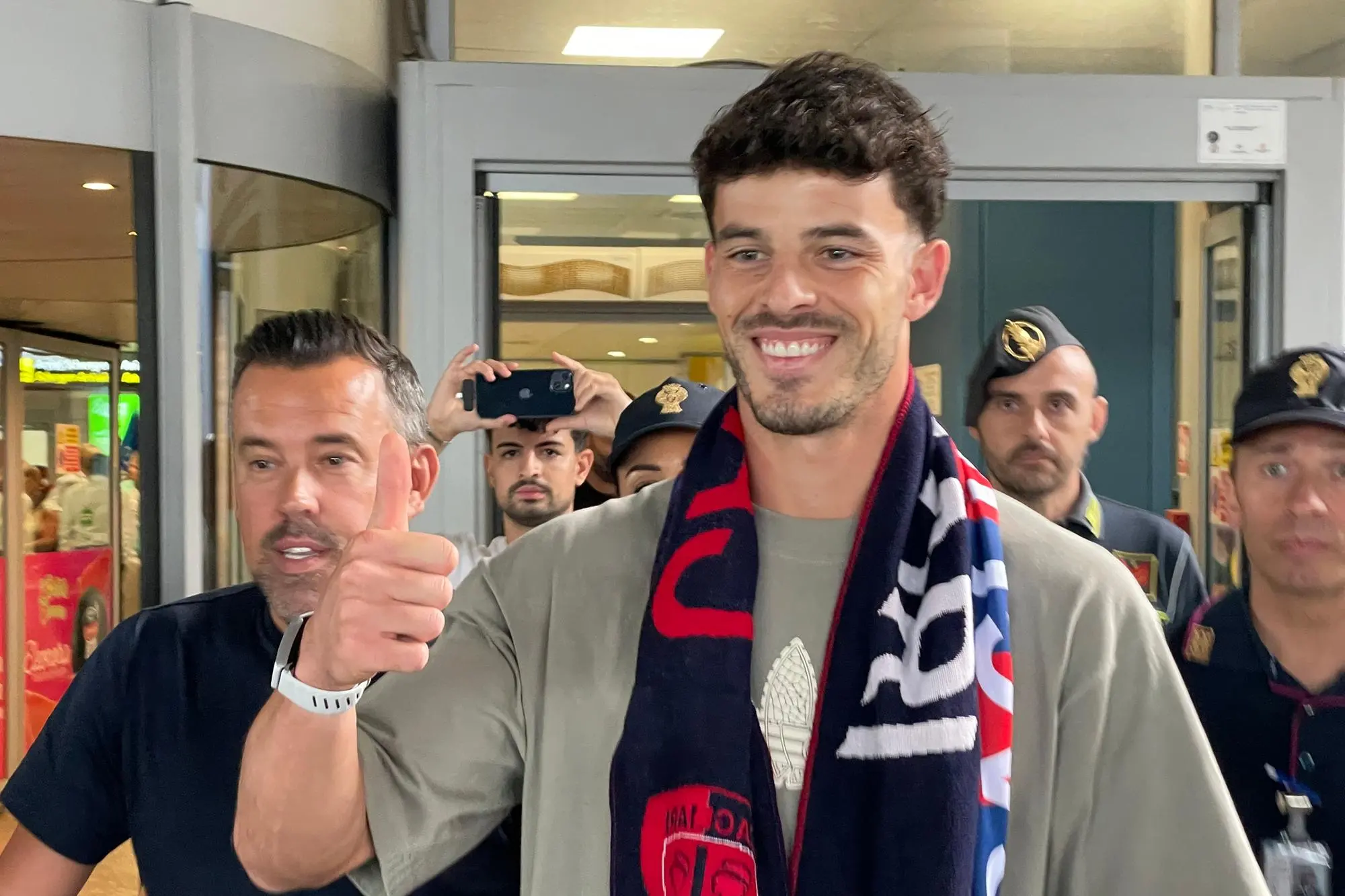 Zé Pedro il giorno del suo arrivo a Cagliari (foto Spignesi)