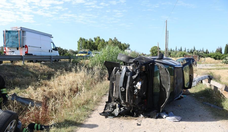 Scontro tra due auto, tre feriti