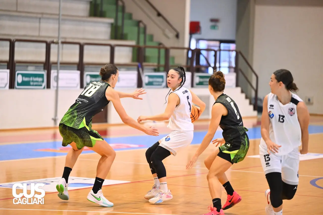La playmaker del Cus Cagliari Bovenzi in azione (foto Chiaramida)