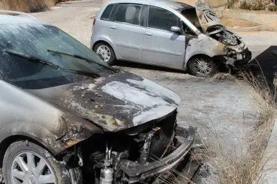 Due delle auto incendiate
