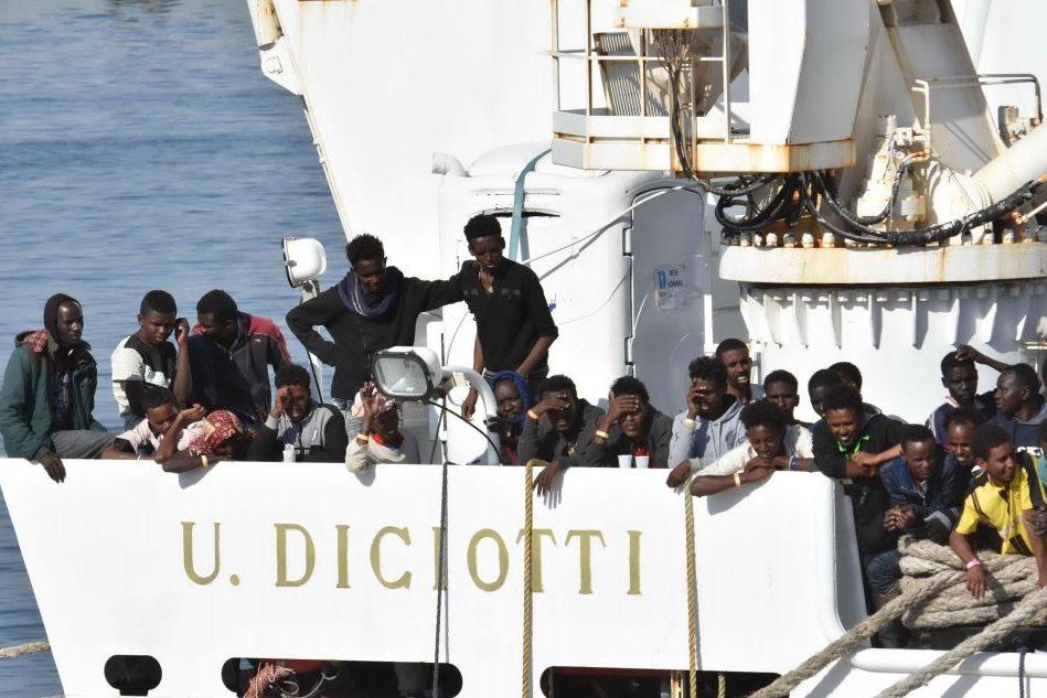 La nave Diciotti arriva a Catania, nessuno sbarco
