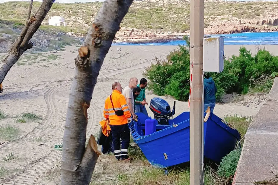 Il barchino utilizzato per la traversata (foto Murru)
