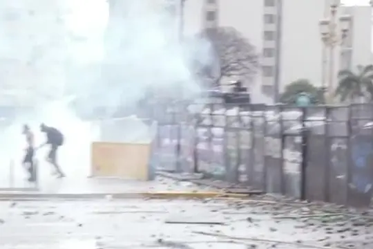 Migliaia di argentini protestano contro svuotamento università