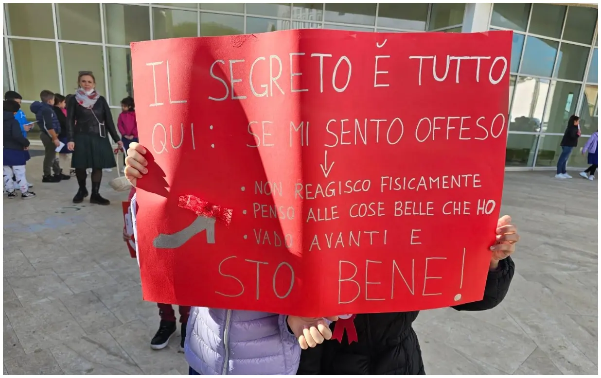 Uno dei cartelloni esposti (foto Melis)