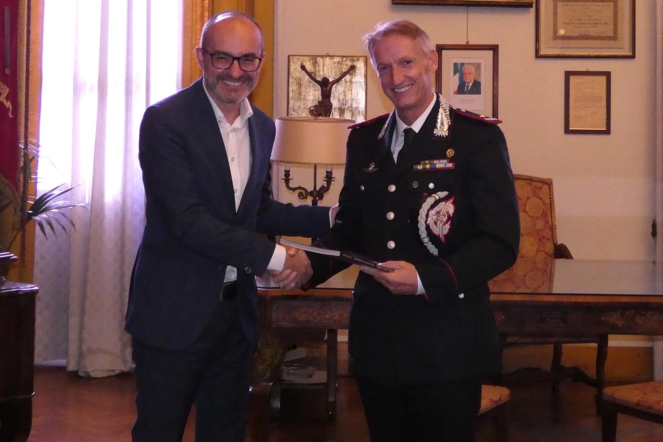 L'incontro fra il sindaco Truzzu e il comandante Corbellotti (Foto Comune di Cagliari)