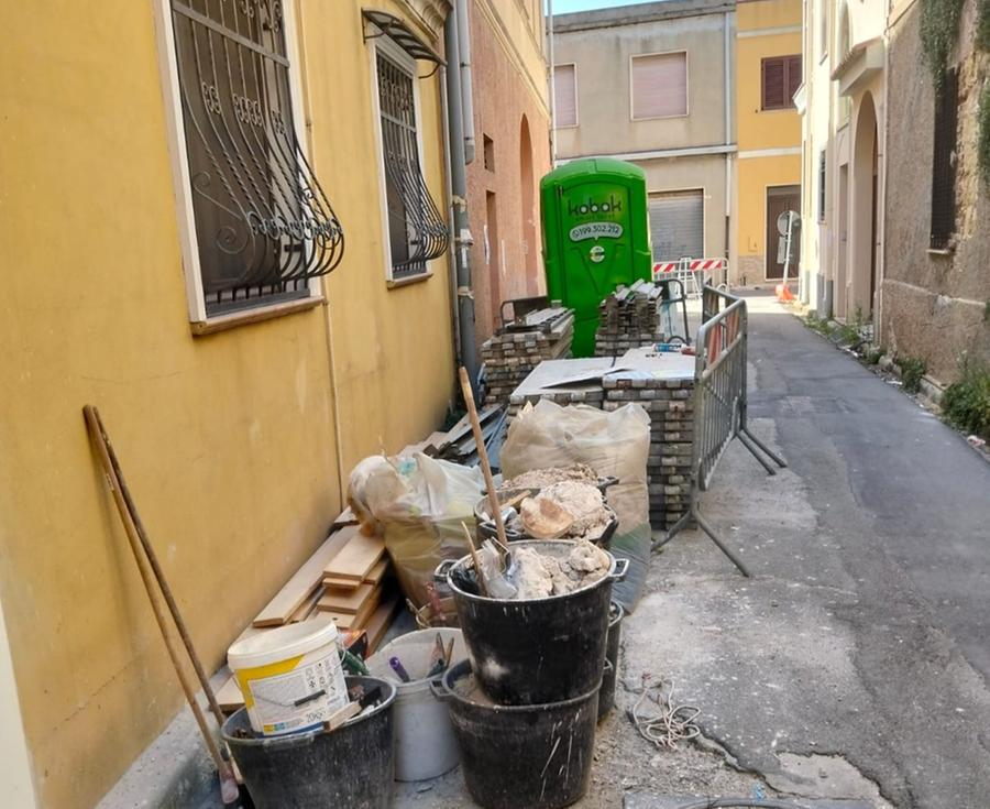 Monserrato, residenti di via Fedro ostaggi di un cantiere privato