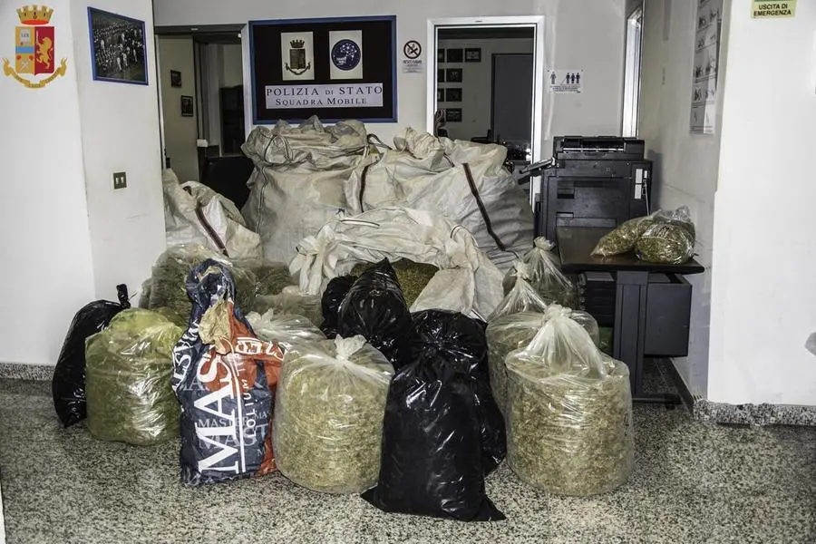 La droga sequestrata (foto polizia)