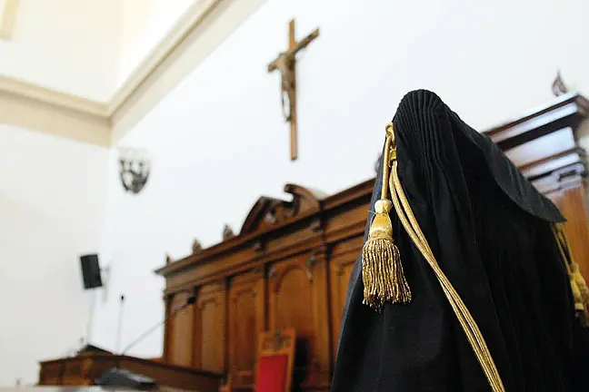 Un'aula di tribunale