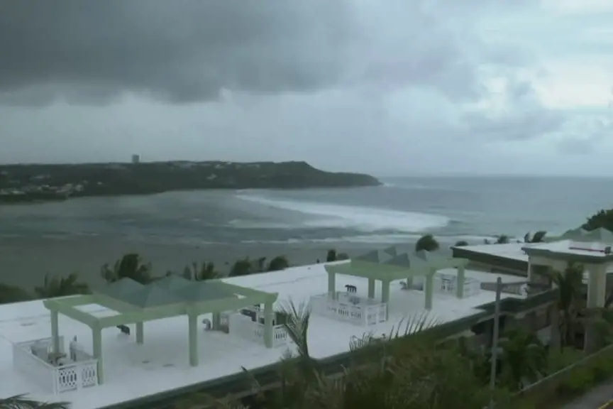 A Guam attesa per l'arrivo del super tifone "Bavi"