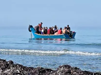 Un barchino di migranti nel Sulcis (archivio L'Unione Sarda)
