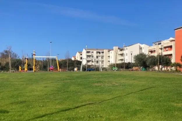 Parco giochi via Montale ancora cantiere (foto Pala)