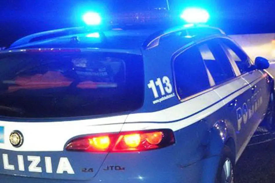 Un'auto della polizia