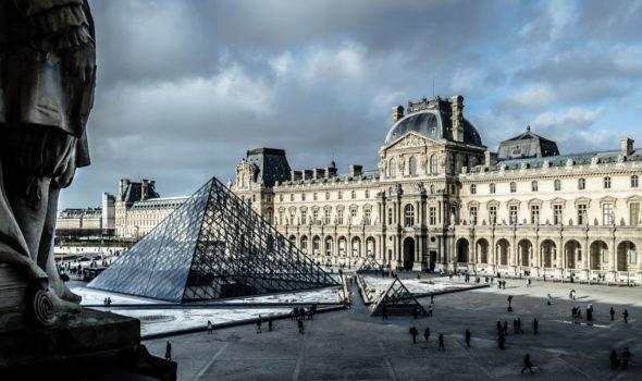 Ancora guai al Louvre: perdita d'acqua, sale chiuse (e maxi truffa sui biglietti falsi)