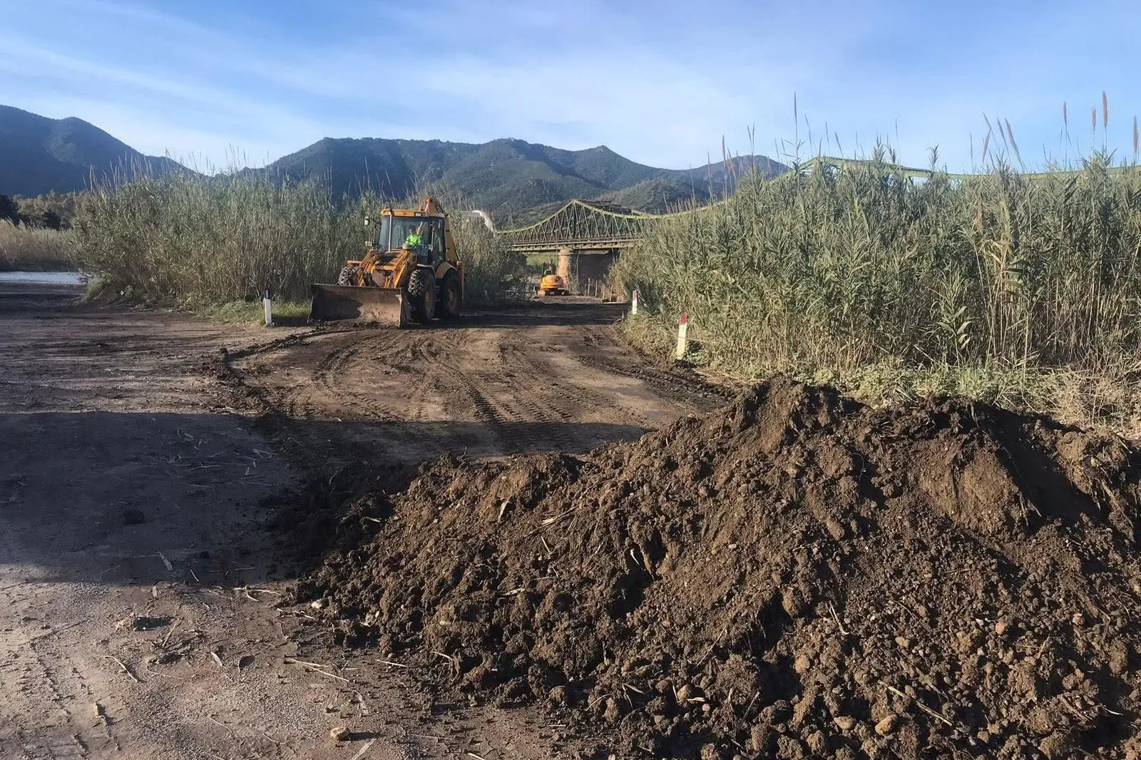Il guado e i lavori (foto Agus)