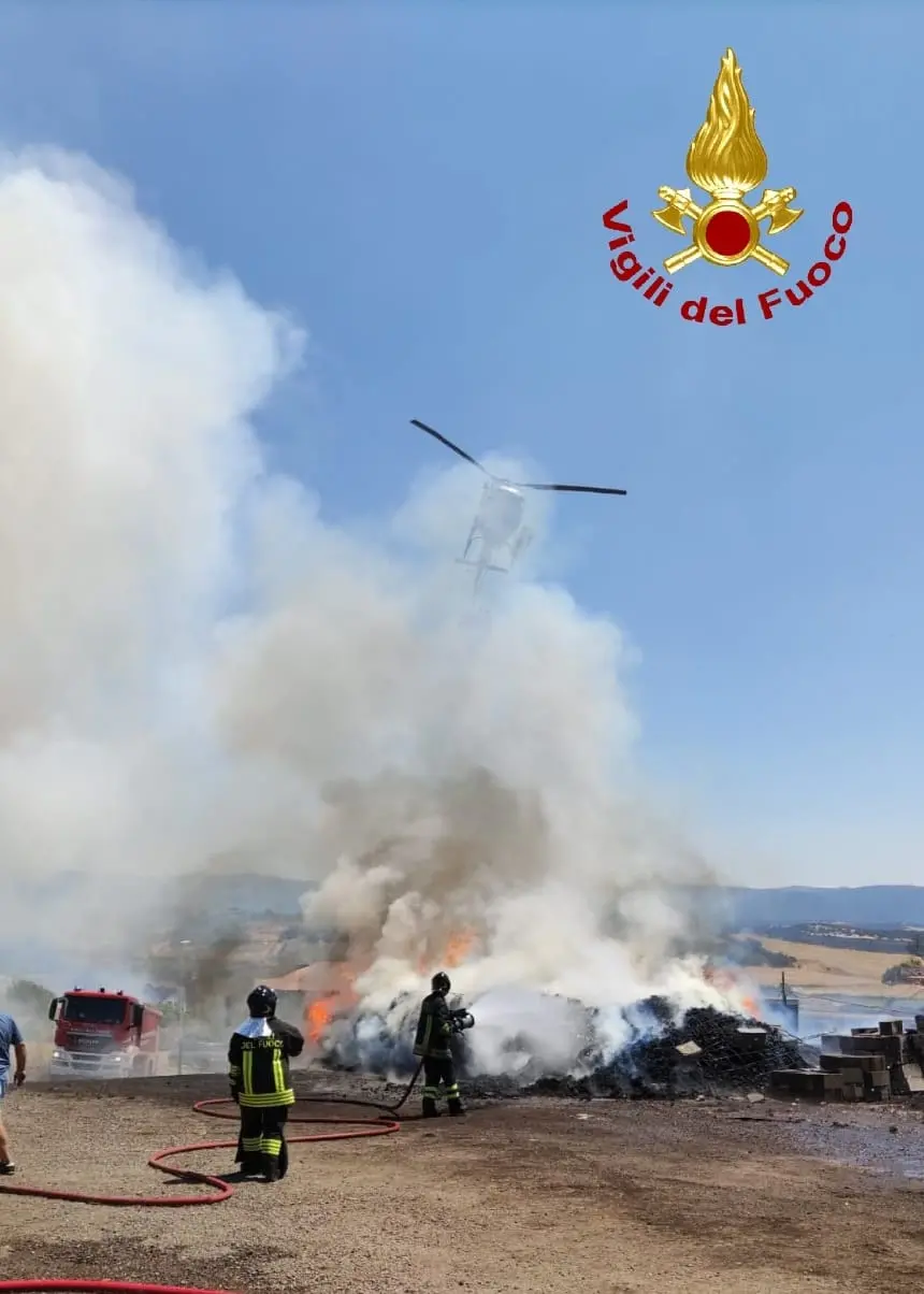 L'incendio a Berchidda (foto Vigili del fuoco)