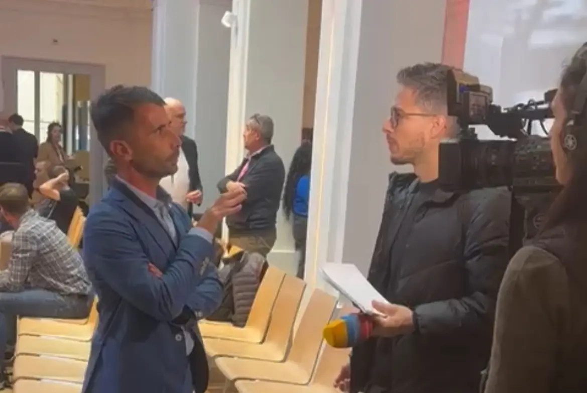 Andrea Cappai durante un'intervista