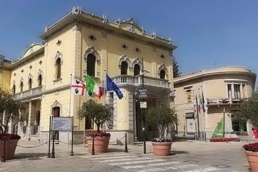 Il municipio di Olbia (Archivio L'Unione Sarda)