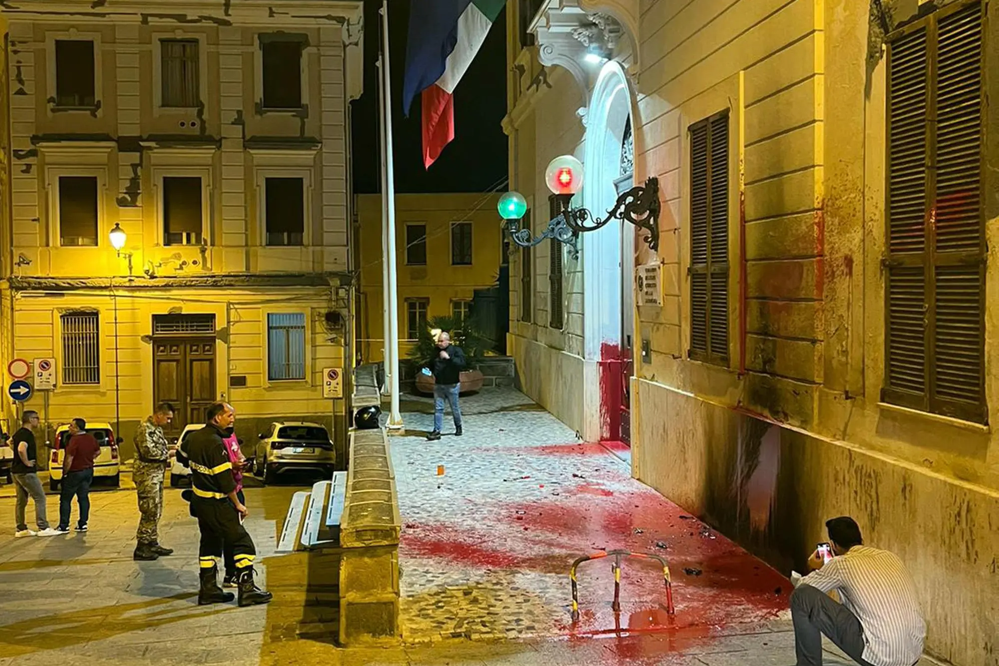 L'ingresso della sede del comando militare Esercito Sardegna in via Torino a Cagliari (Ansa - Scordo)