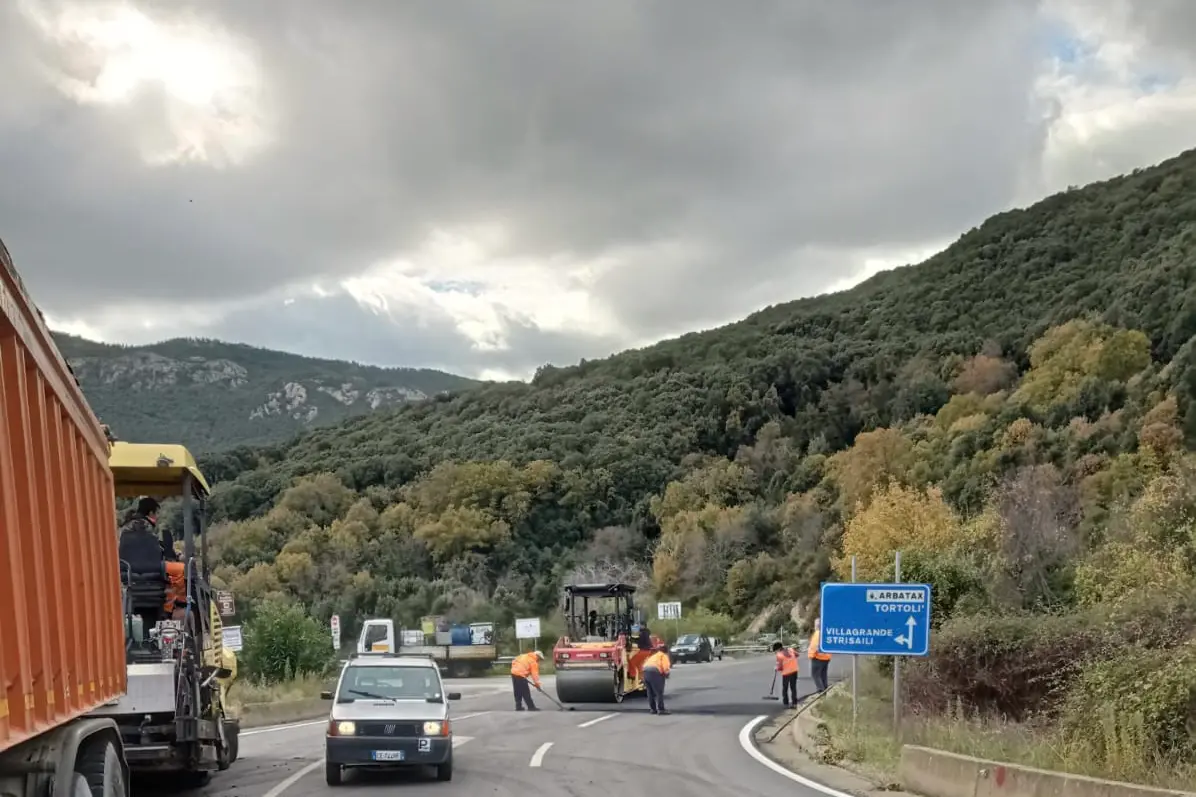Un recente intervento su una strada provinciale in Ogliastra (foto concessa)