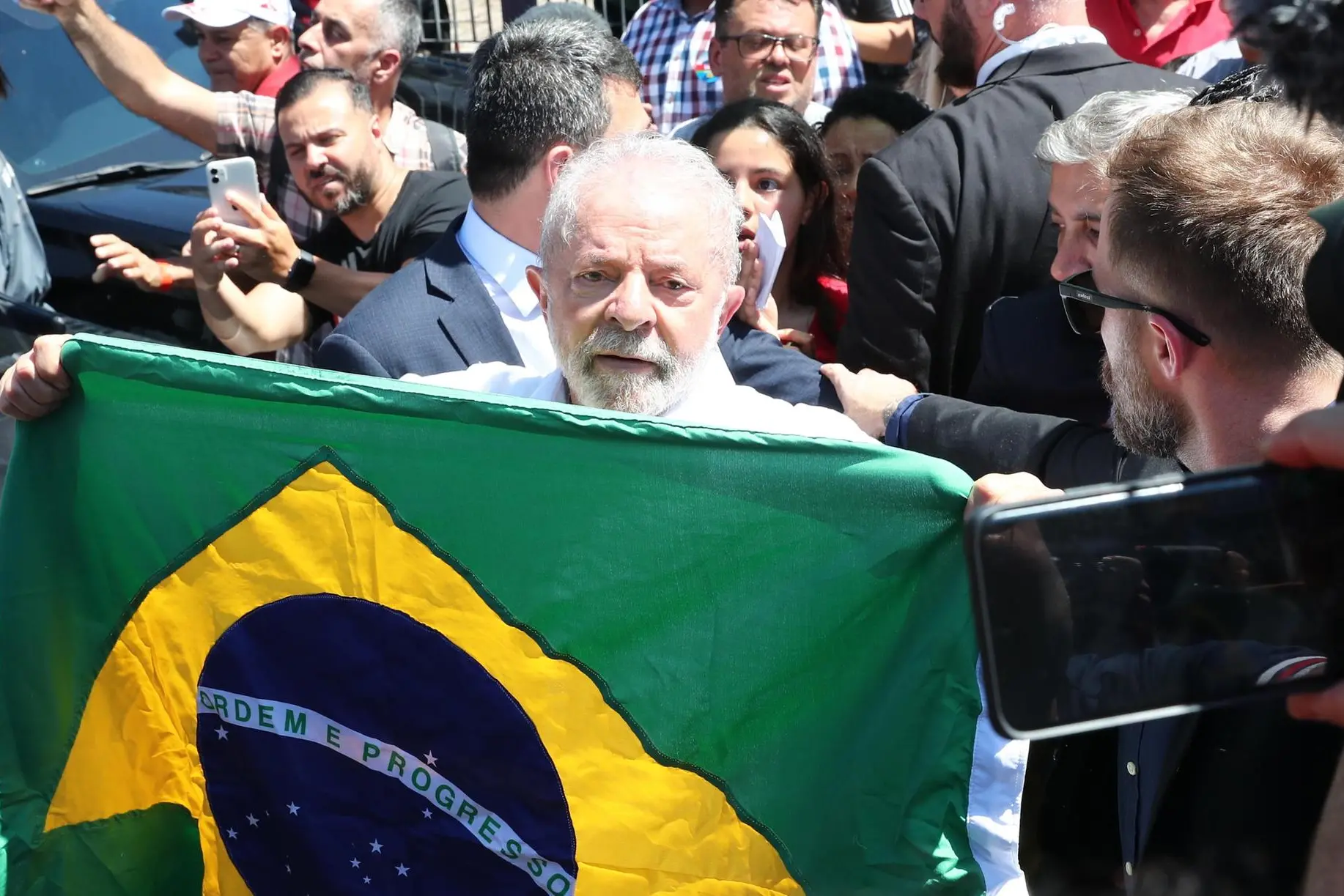 Lula celebra la vittoria (Ansa-Epa)