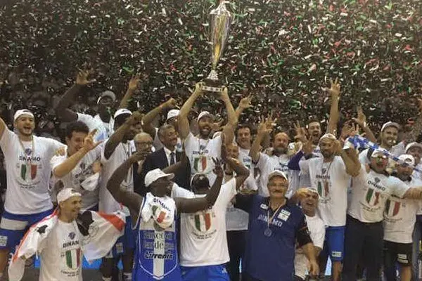 La Dinamo festeggia la vittoria dello scudetto