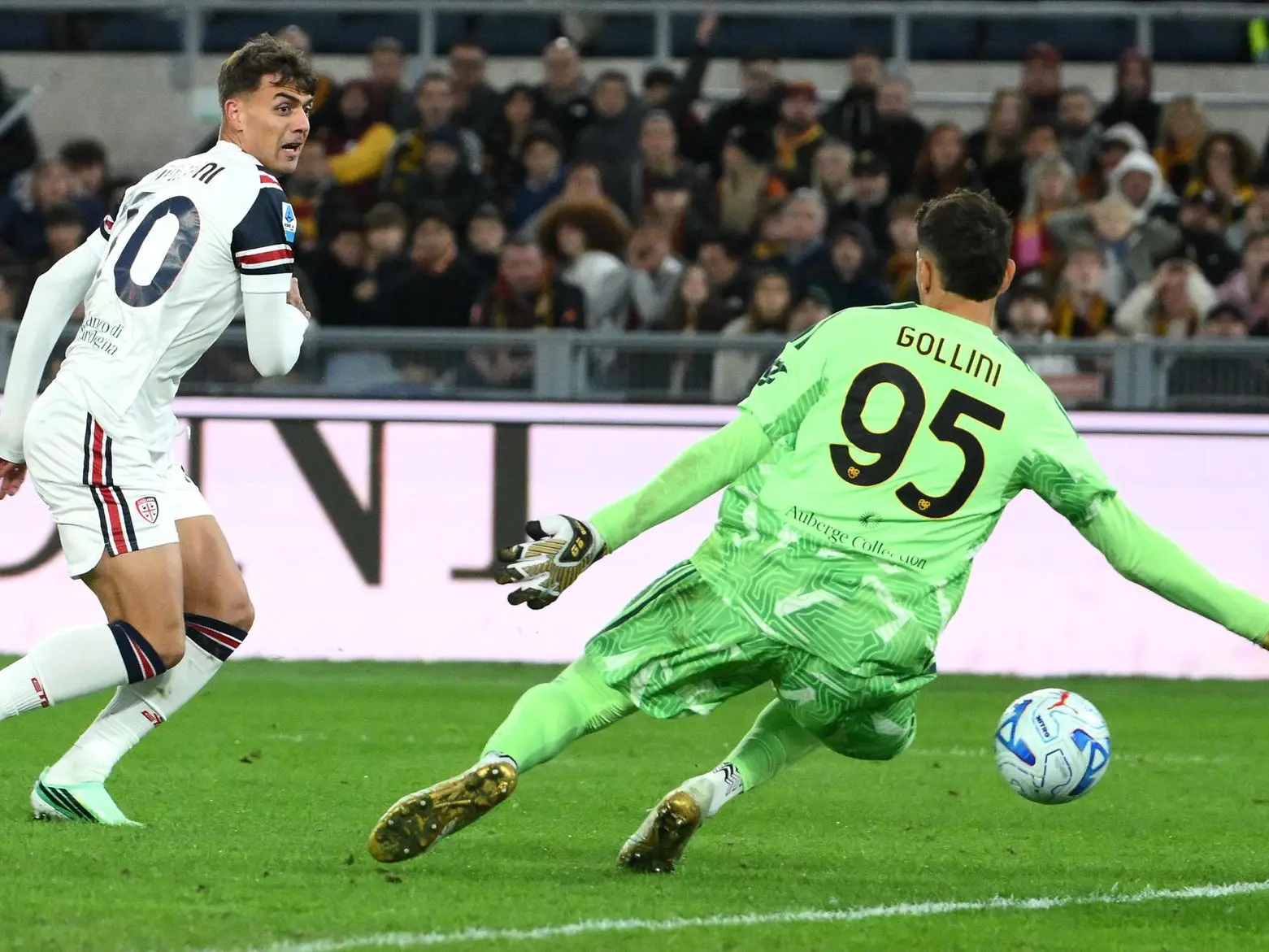 Il gol di Daniel Maldini per il momentaneo 2-2 di Roma-Cagliari (foto Ansa)