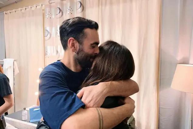 Marco Mengoni e la madre Nadia Ferrari (foto Instagram)