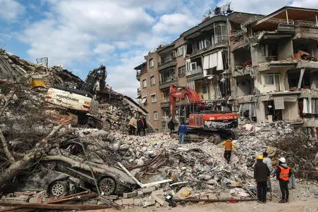 Le case devastate dal terremoto, immagine simbolo (foto Ansa)