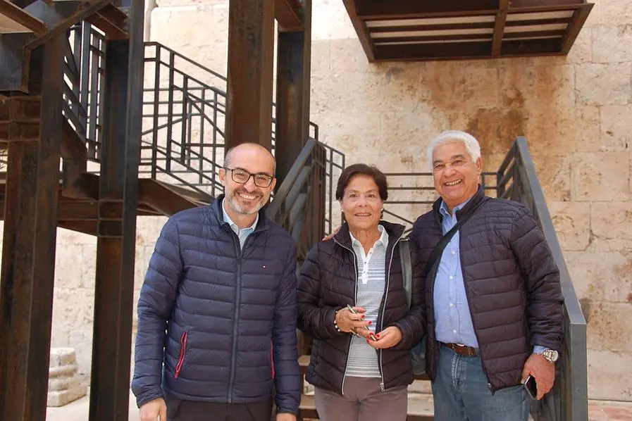 Il sindaco Truzzu con Giuseppe e Rita, i primi visitatori della Torre (foto Comune di Cagliari)