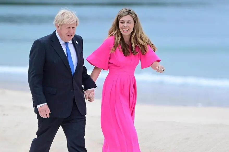 Boris Johnson e la moglie Carrie (Ansa-Epa)