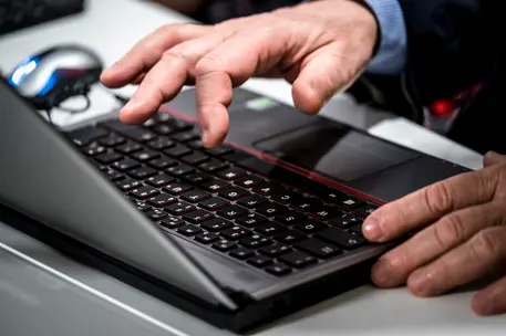 Truffa online (immagine simbolo, foto Ansa)