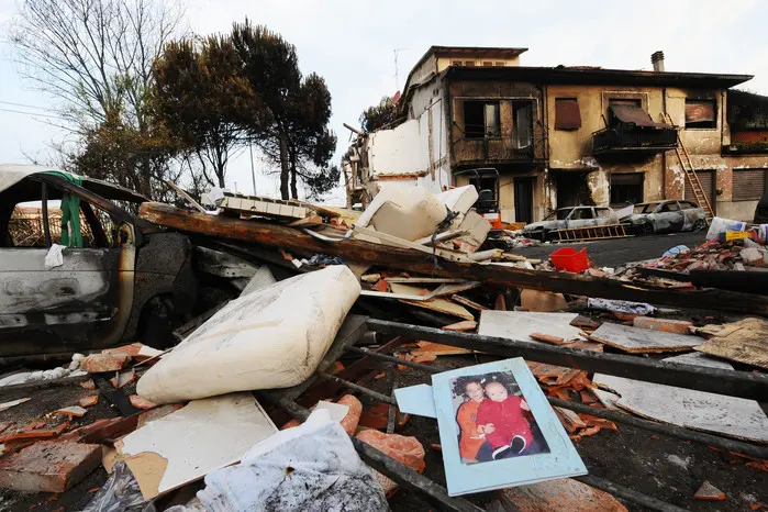 Morti anche tre bambini, tra cui i due fratelli Luca e Lorenzo Piagentini