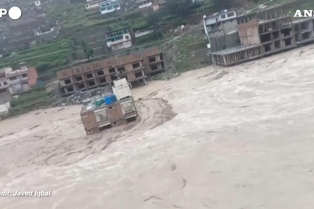 Inondazione in Pakistan, almeno 900 morti