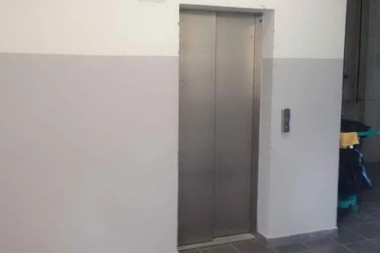 L'ascensore in una scuola di Sassari